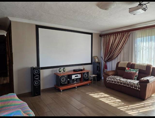 4 BEDROOM HOUSE FOR SALE IN BEDWORTH PARK